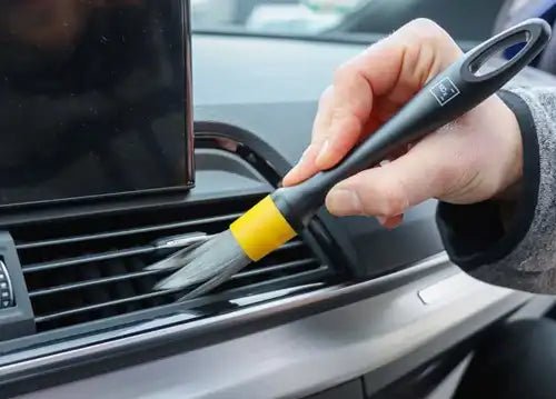Koch Chemie Brush Set weergegeven tijdens gebruik