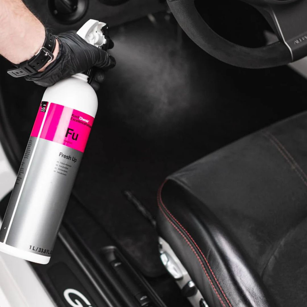 Koch-Chemie Fresh Up tijdens het verfrissen van een auto-interieur