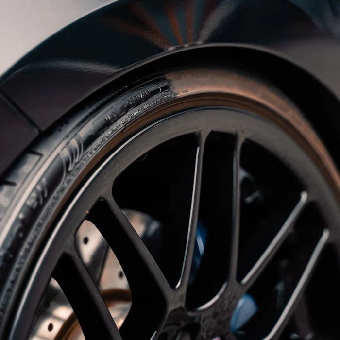 Liquid Elements Recover aangebracht op een autoband
