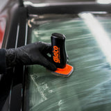 Soft99 Glaco Glass Compound Roll On actiebeeld op voorruit