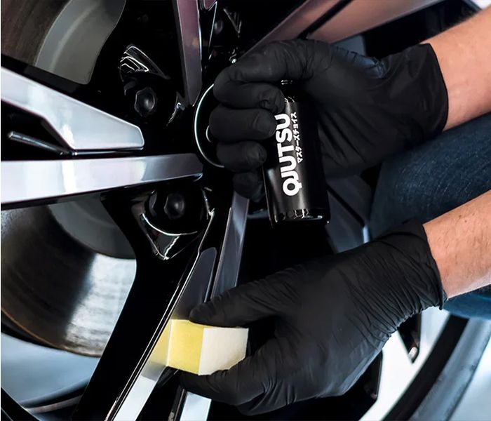 Soft99 QJUTSU Wheel & Light Coat actiebeeld op velg