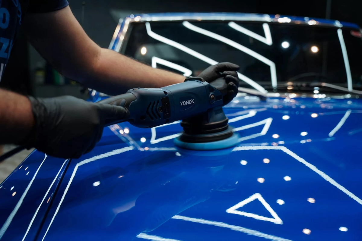 Finish-Phase mit Vonixx V-Finish für het verfijnen von autolak