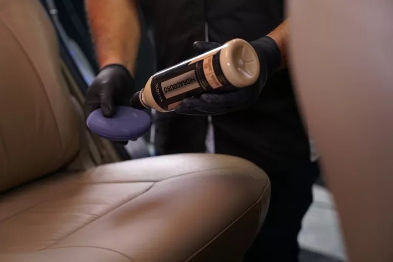 Vonixx Hidracouro aufgetragen auf Autoleder