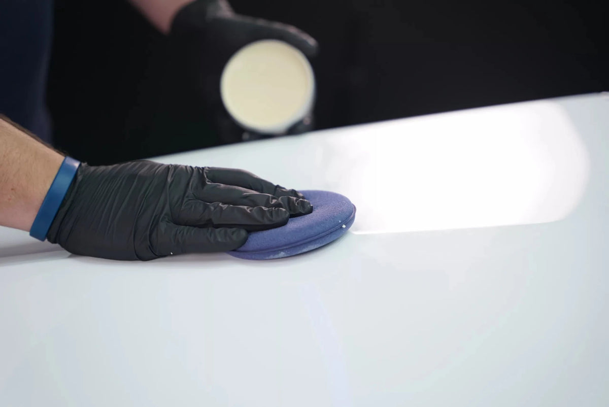 Dunne waxlaag von Vonixx Native Paste Wax auf de lak